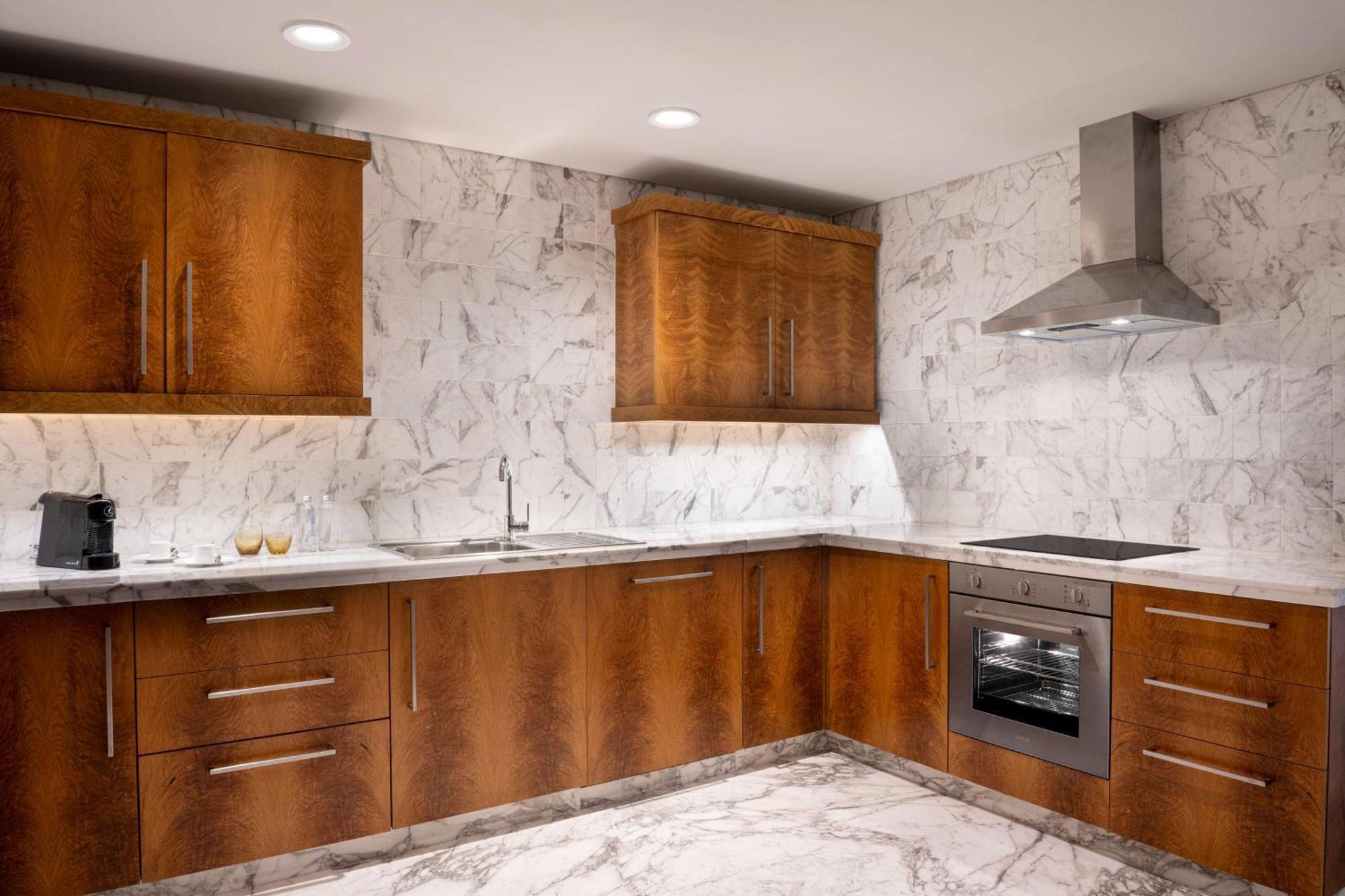 Hilton Riyadh Hotel & Residences Eksteriør billede A modern kitchen