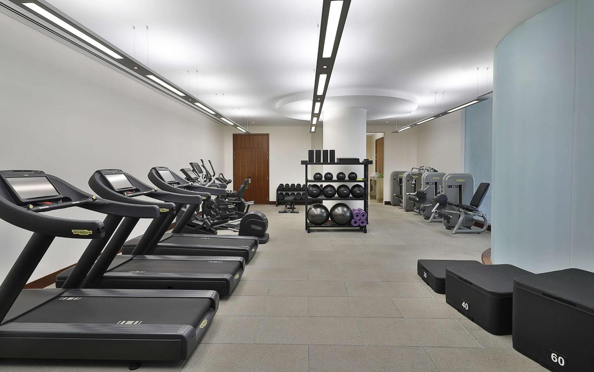Hilton Riyadh Hotel & Residences Eksteriør billede The gym at The Dorchester