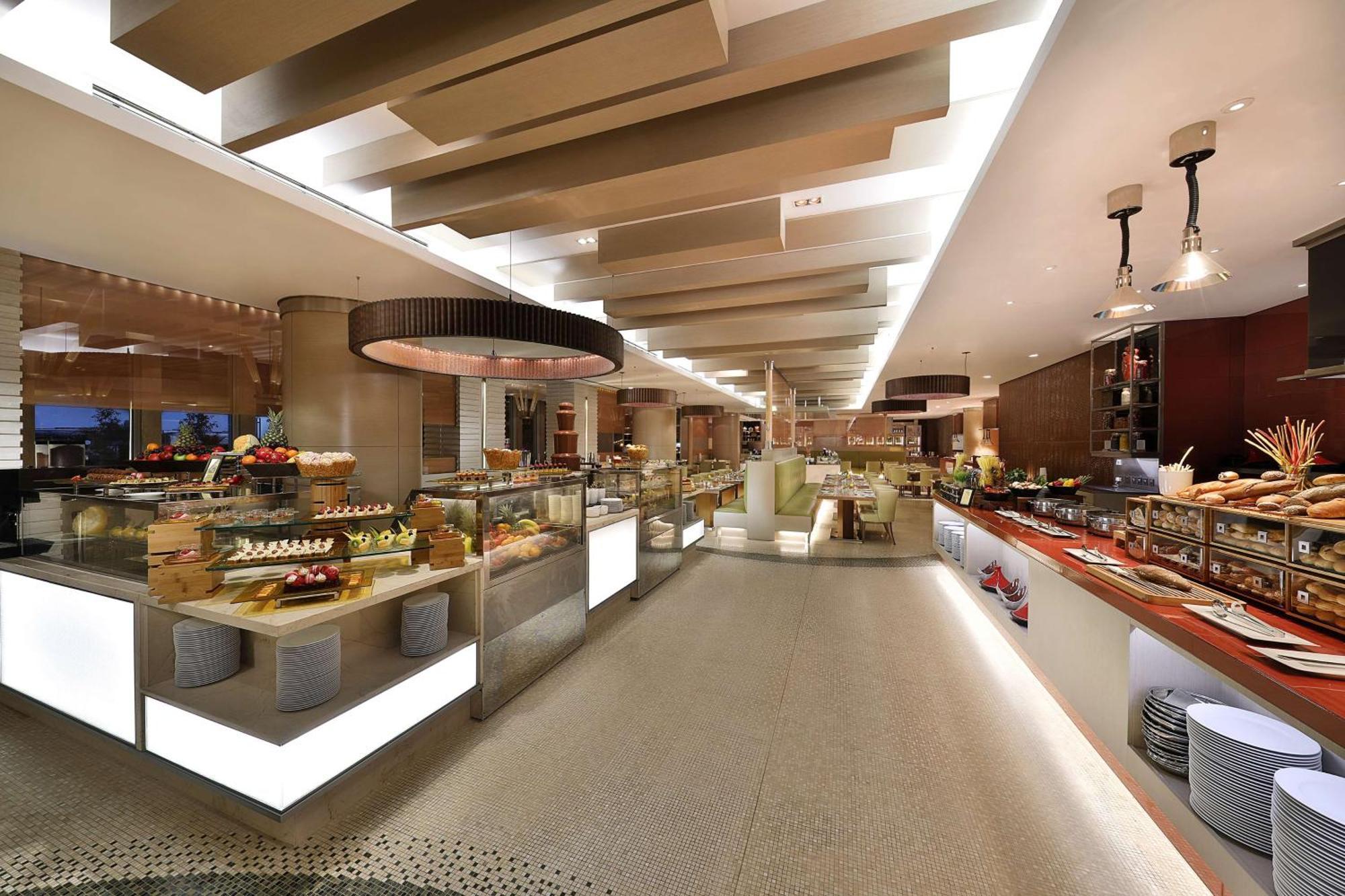 Hilton Riyadh Hotel & Residences Eksteriør billede The buffet at the Grand Hyatt Hotel, Colombo, Sri Lanka