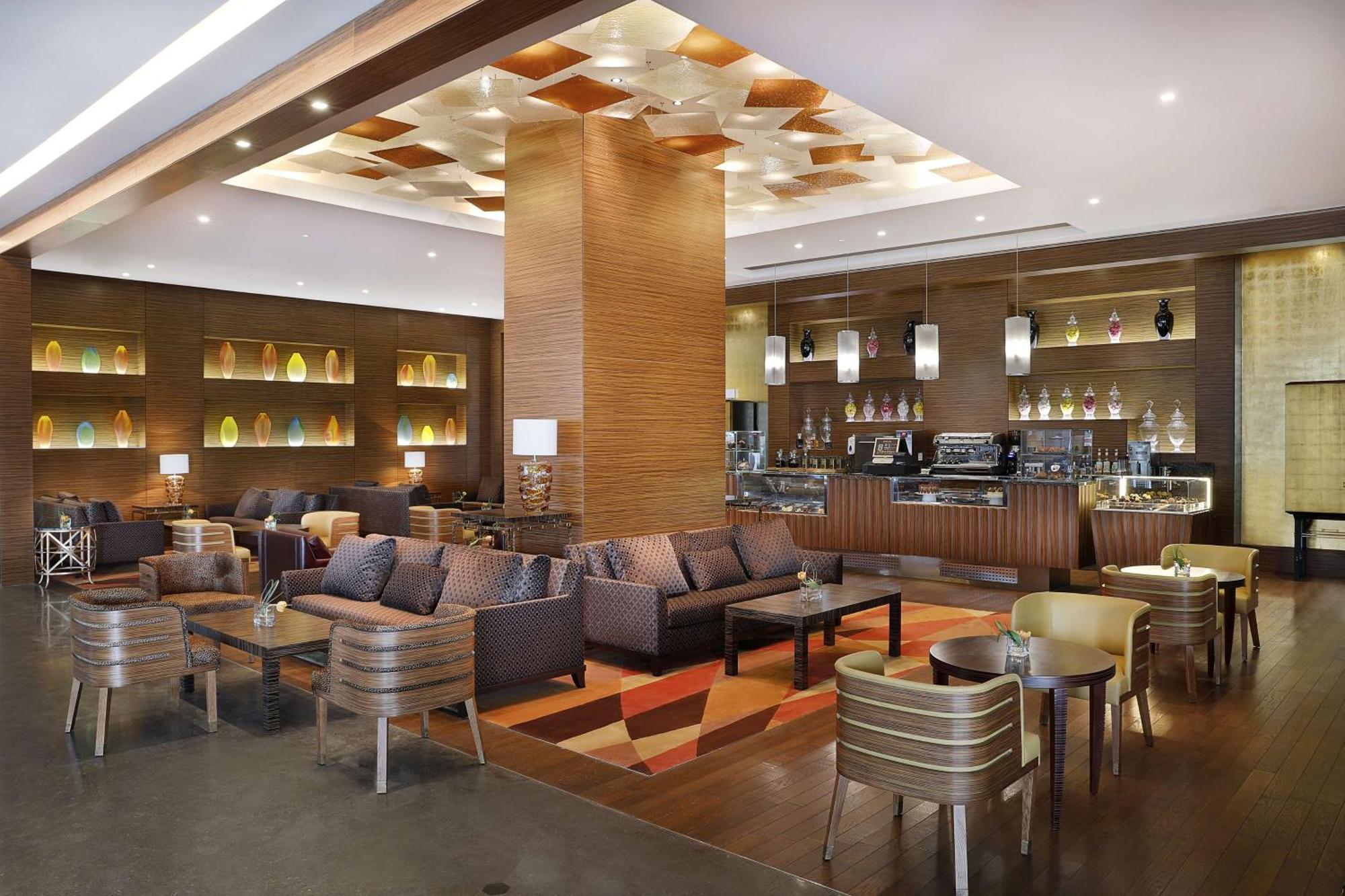 Hilton Riyadh Hotel & Residences Eksteriør billede The lounge at the airport