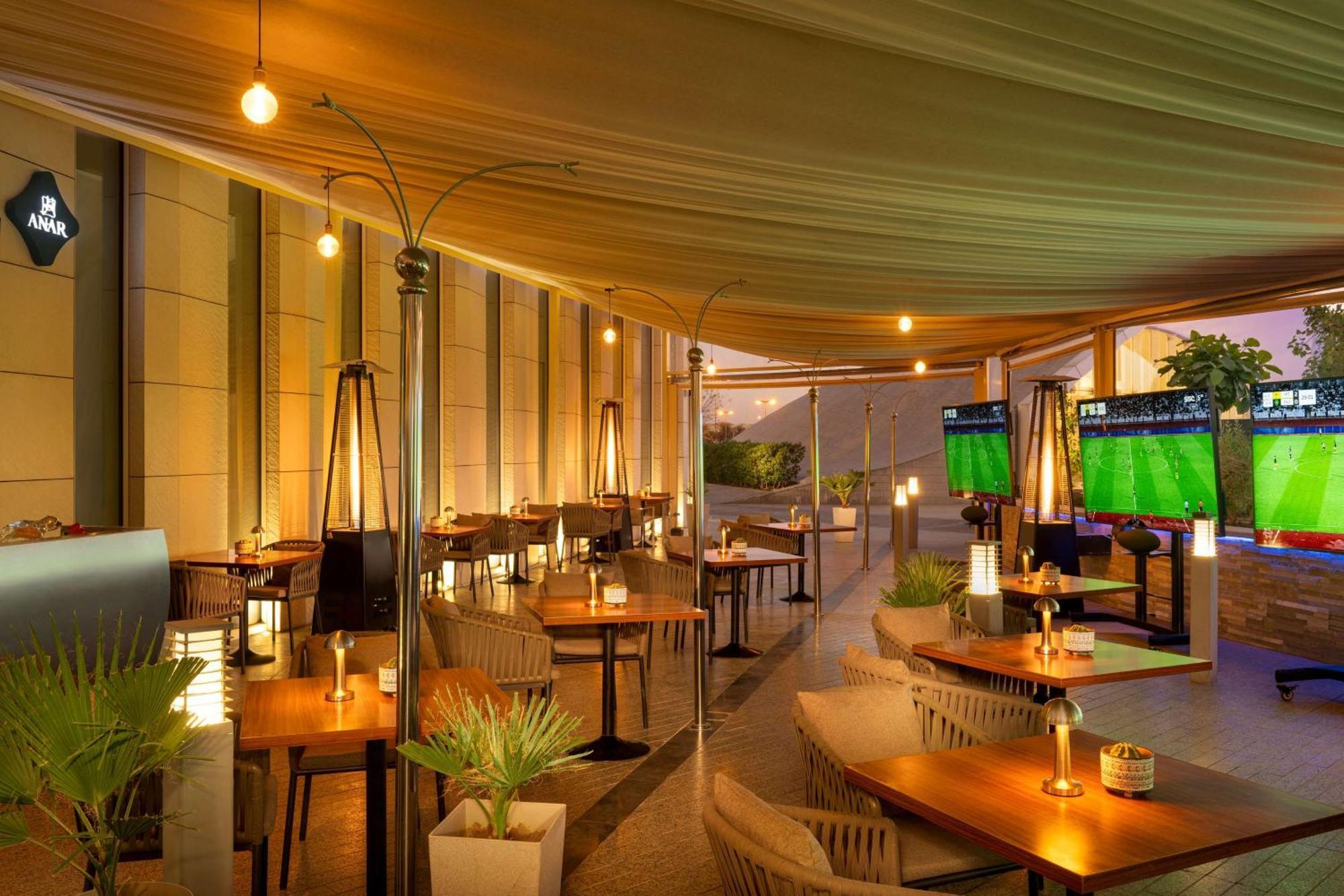 Hilton Riyadh Hotel & Residences Eksteriør billede The Terrace